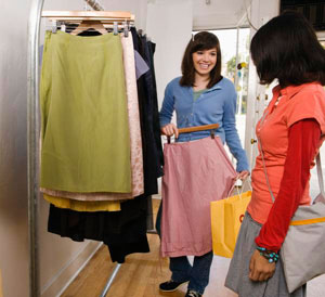 Tiendas y Servicios: Peluquerías, moda, calzado, banca, seguros etc.